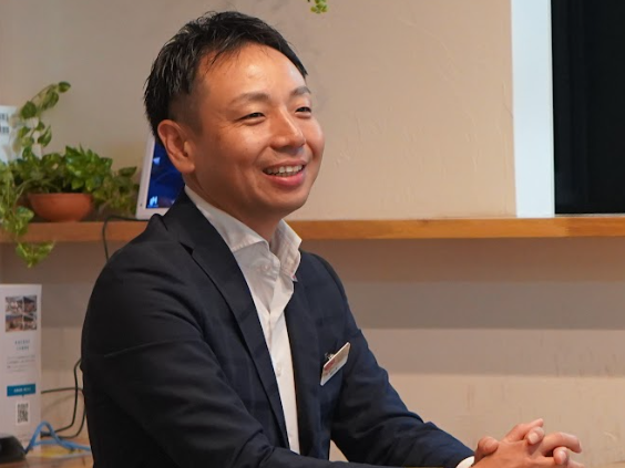 クリナップ福岡特販営業所長・藤田さん。製品に込めた想いやクラフツマンシップを語る姿