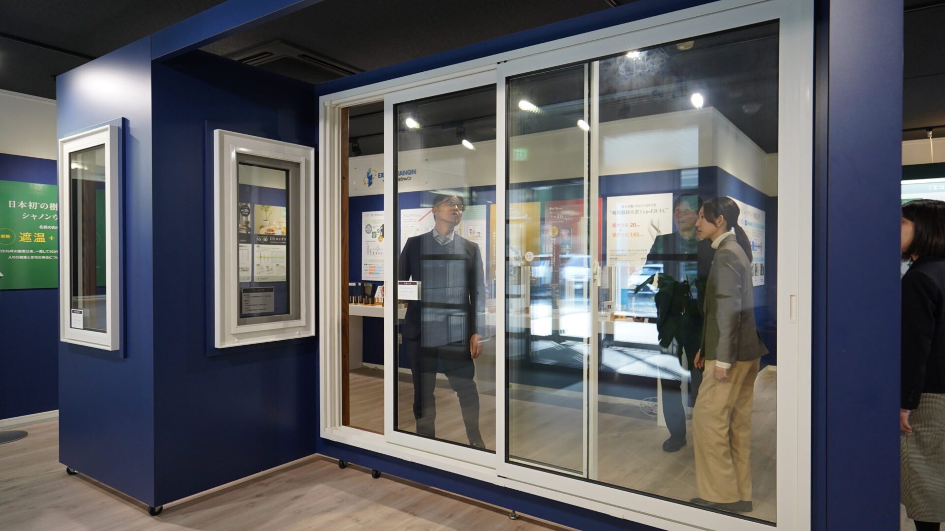 大きな開口部でも高い断熱性能を実現する樹脂サッシの展示モデル