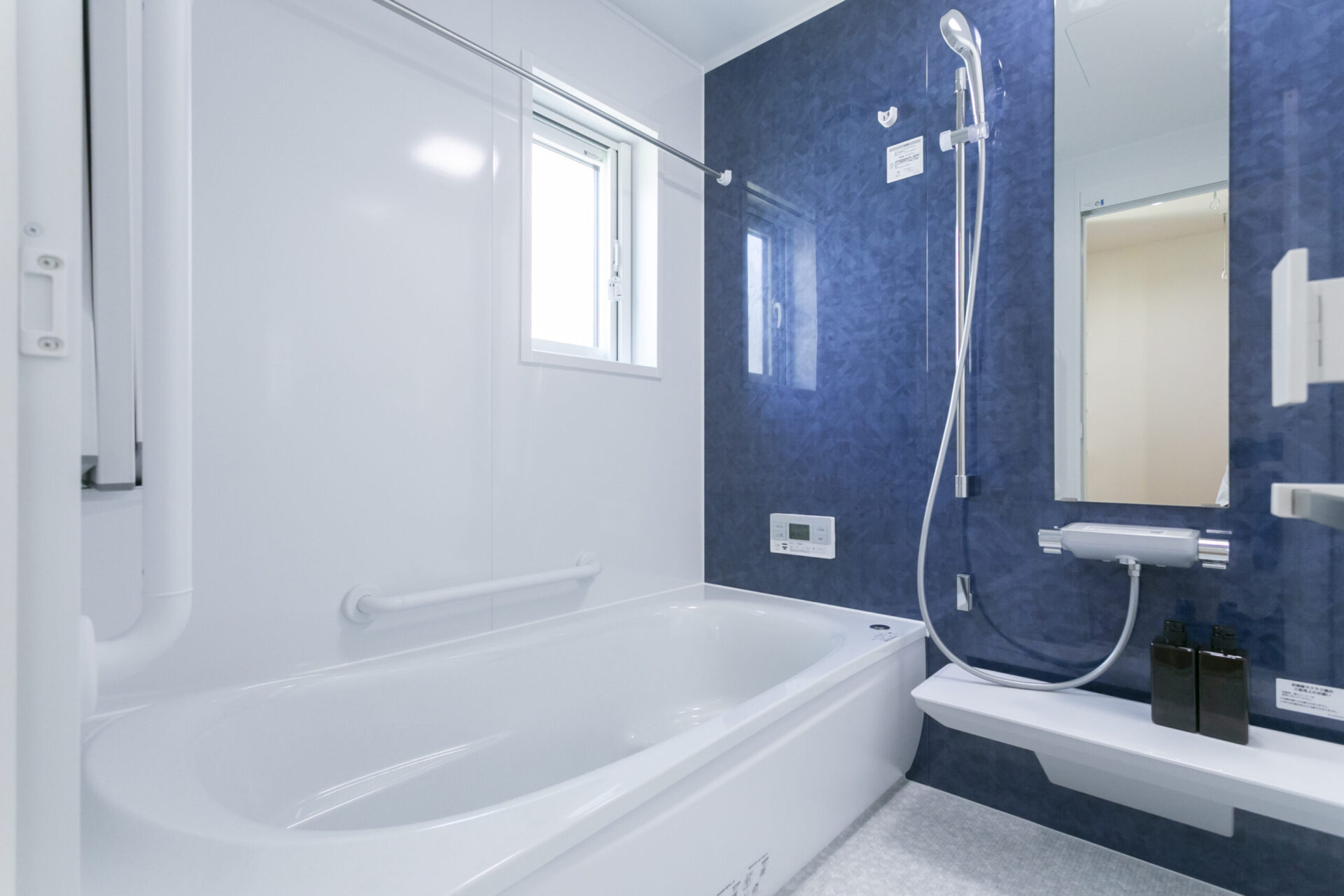 出入りしやすく体への負担を軽減した、TOTOサザナのユニットバス