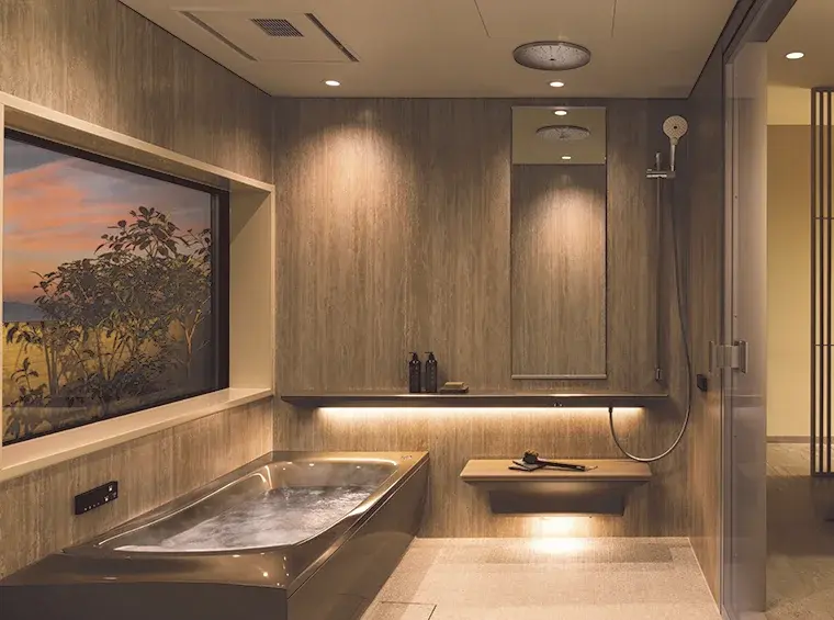 間接照明と自然素材風の壁面で演出された、1/fゆらぎ照明が特徴的な高級感あるユニットバス空間